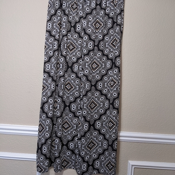 Lightweight Maxi Skirt by Old Navy - Picture 2 of 3